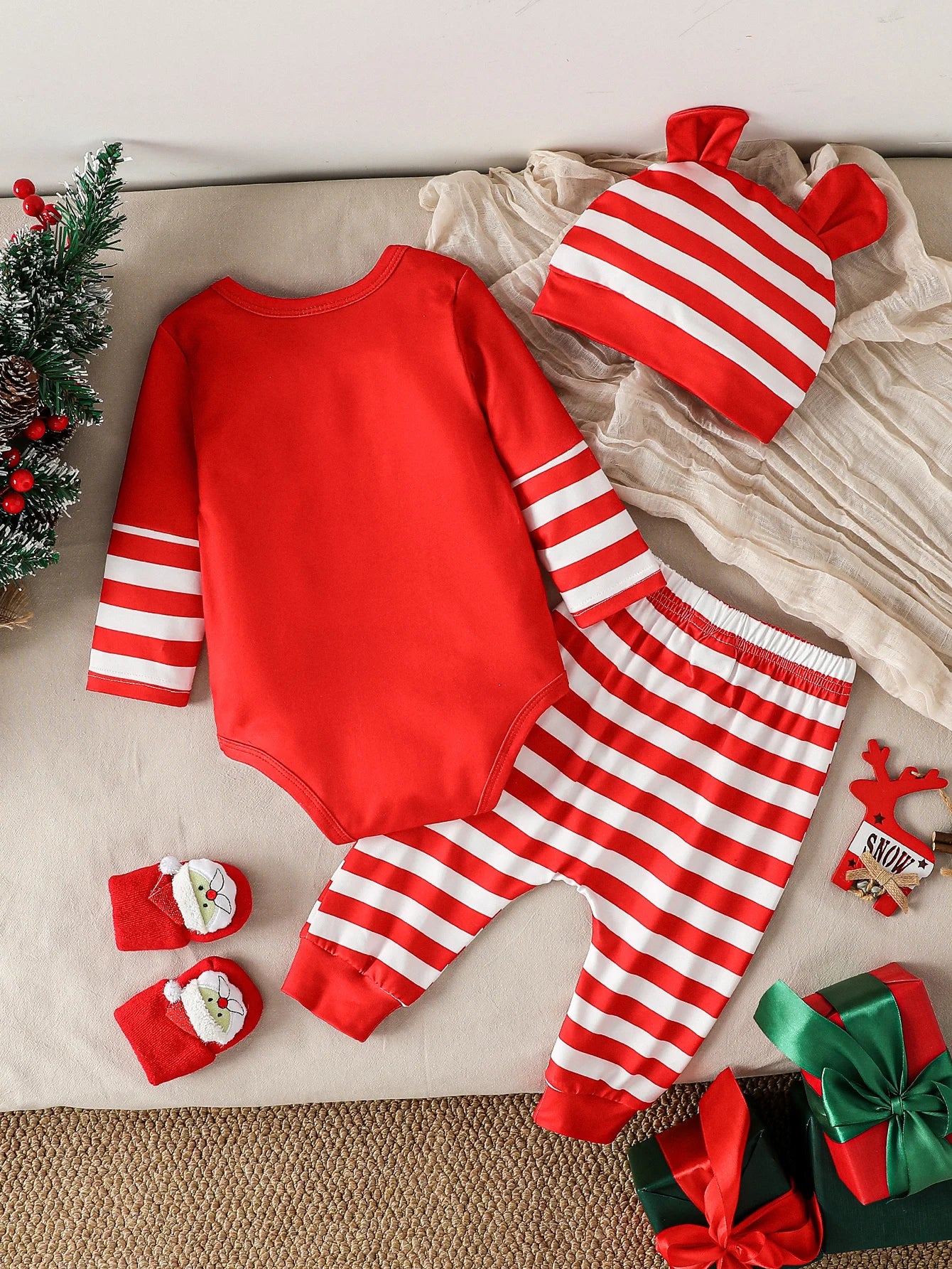 Cute 3-Piece Baby Christmas Outfit