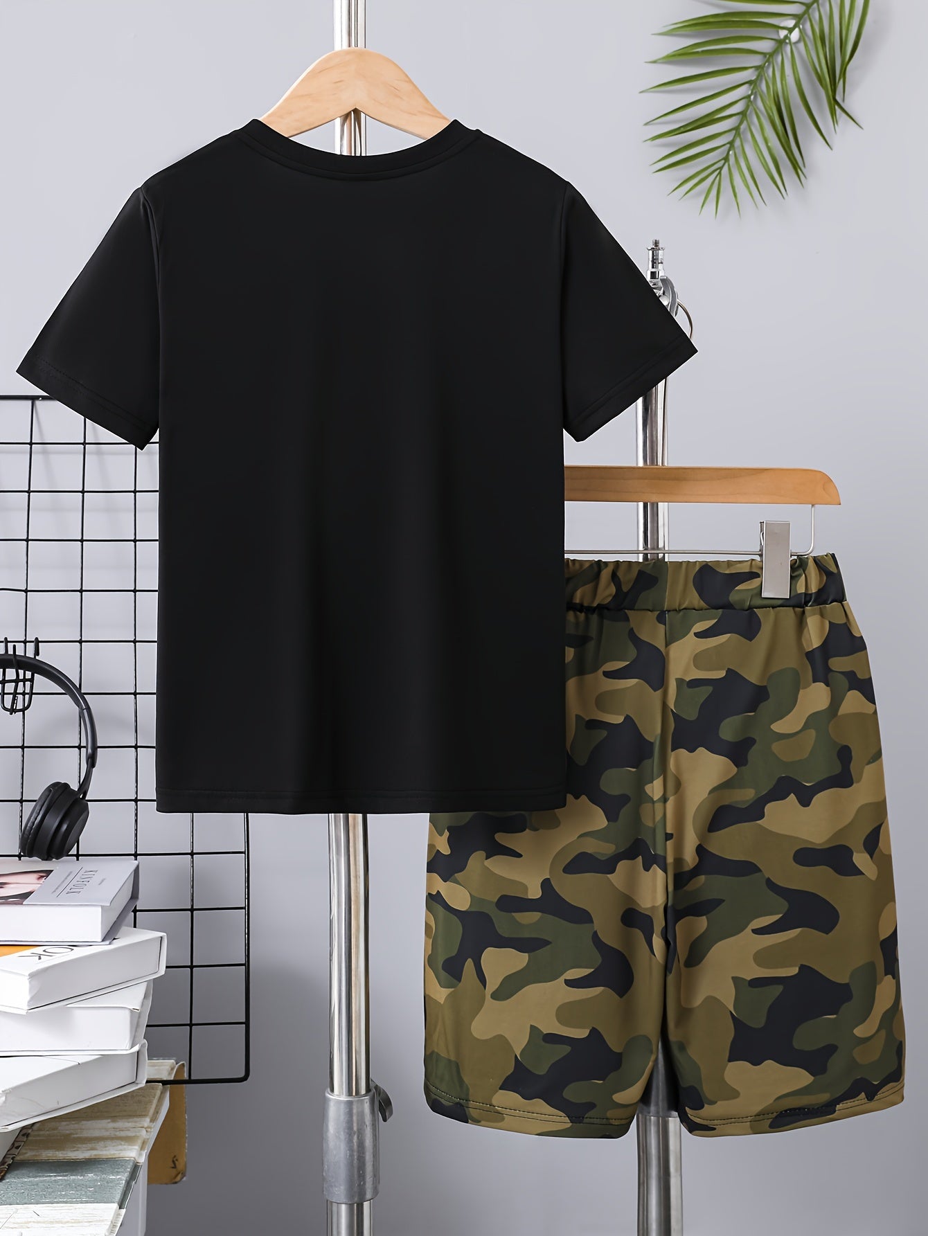 2pcs Boys Casual T-shirt & Camouflage Shorts Set